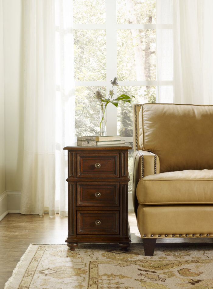 Leesburg Leesburg Chairside Chest - Image 2